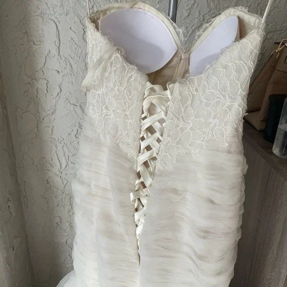 Amsale Made in NYC wedding gown - Picture 3 of 6